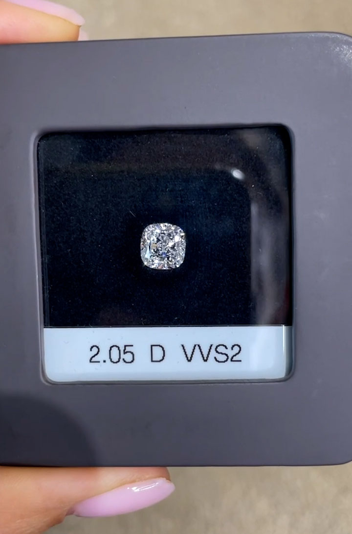 Бриллиант Кушон 2.05 крт