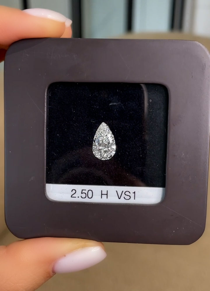 Бриллиант Груша 2.50 крт